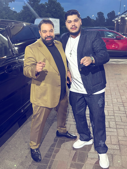 Florin Salam are om de nădejde pentru vocea a doua, pe Roberto, care i-a devenit și iubit lui Betty (Foto: Instagram)