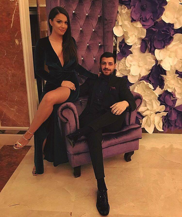 Cum s-a fotografiat Betty Salam, după ce s-a spus că ar fi însărcinată cu primul ei copil: ”Ce frumoasă eşti!”
