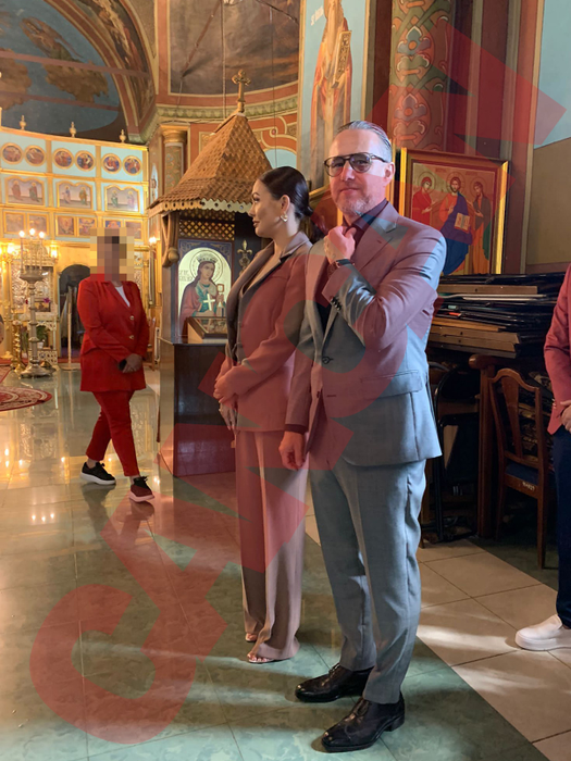 Reghe & Corina și-au creștinat fiul în secret! CANCAN este singura publicație din România care are imagini de la botez!