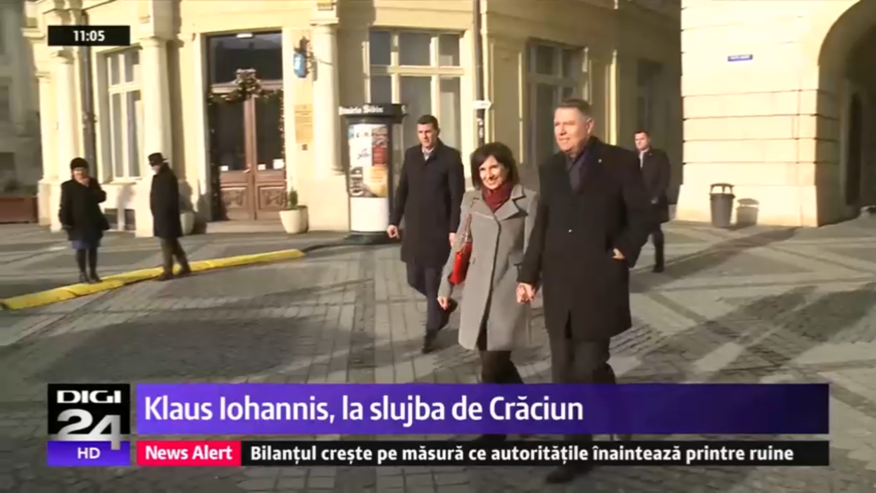 Cum s-a îmbrăcat Carmen Iohannis la biserică, în prima zi de Crăciun. Mesajul președintelui pentru români