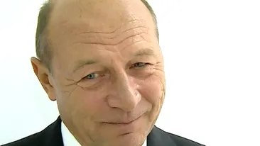 Traian Basescu s-a amuzat copios! Uite ce tricou smecher a primit primul bunic din tara de la echipa La Maruta!