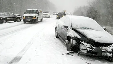 Accident in lant pe A1! Sapte persoane au fost ranite si 20 de masini avariate