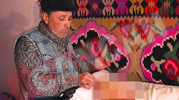 A injunghiat un mort la priveghi