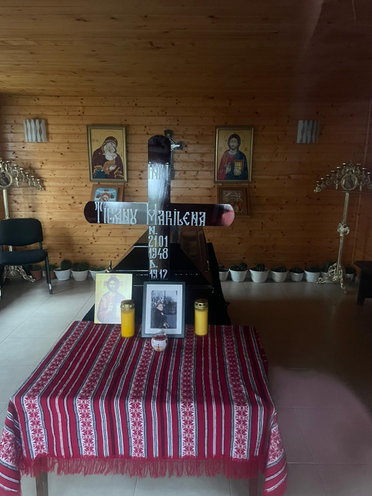 Ce a apărut la căpătâiul Marilenei, mama Mihaelei Rădulescu? Imagini tulburătoare de la priveghi