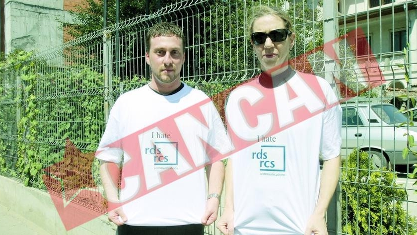 Tricouri cu mesajul "Urasc firma RDS-RCS!"