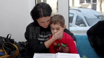 La 7 ani, Mihnea suferă de o boală genetică rară. Şansa la o viaţă normală constă într-un aparat care costă aproape 100.000 de euro. Părinţii, apel cu lacrimi în ochi pentru salvarea fiului lor