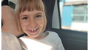 Alexandra, o fetiță de 7 ani cu multiple afecțiuni, are nevoie de ajutor. Părinții fac un apel disperat