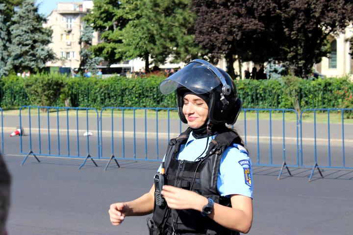 Știrea momentului despre jandarmerița bătuta de huligani în Piața Victoriei. S-a întâmplat în urmă cu puțin timp