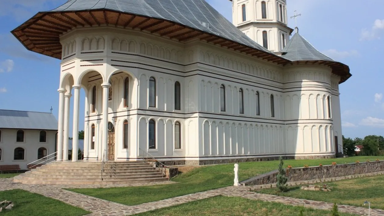 În trecut era o bombă-sexy, acum s-a cuminţit: Merg în fiecare duminică la biserică!