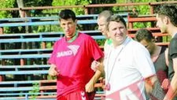 Noul selectioner umbla cu carabina pe umar