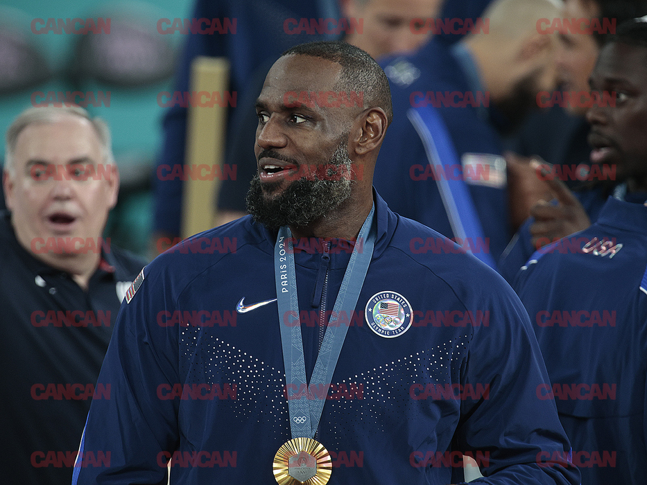 SUA, campioană olimpică la baschet a 5-a oară consecutiv! Vedetele s-au înghesuit să prindă un loc în tribune la marele meci FOTO