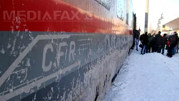 O cursă feroviară Timișoara-București este blocată de 7 ore la Orșova: „Așa este CFR Infrastructură: are drujbă, n-are benzină!”