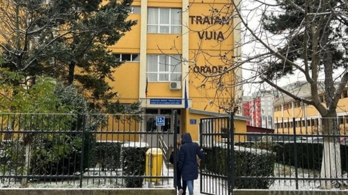 Dezvăluiri despre cazul care a tulburat România. Eleva care și-a înjunghiat pedagogul a folosit un cuțit de 34 de cm. Ce s-ar ascunde în spatele faptei