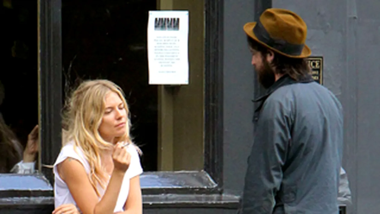 Sienna Miller si amorezul ei au baut si au barfit in strada