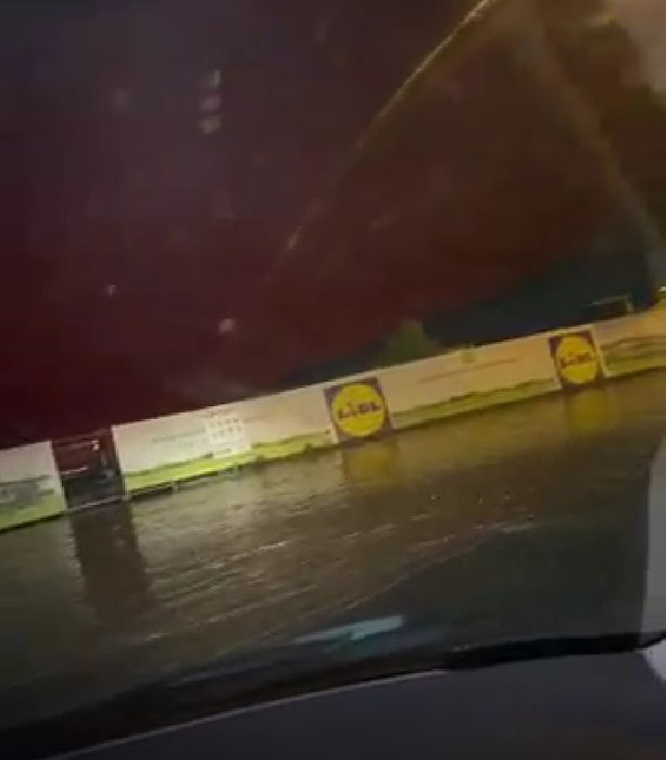 Dezastru în Capitală, după ce a plouat cu găleata și grindină. A fost COD ROȘU de vijelie
