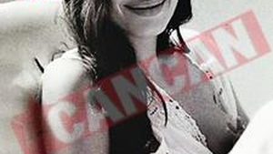 Jolie si-a operat colaceii de pe burta