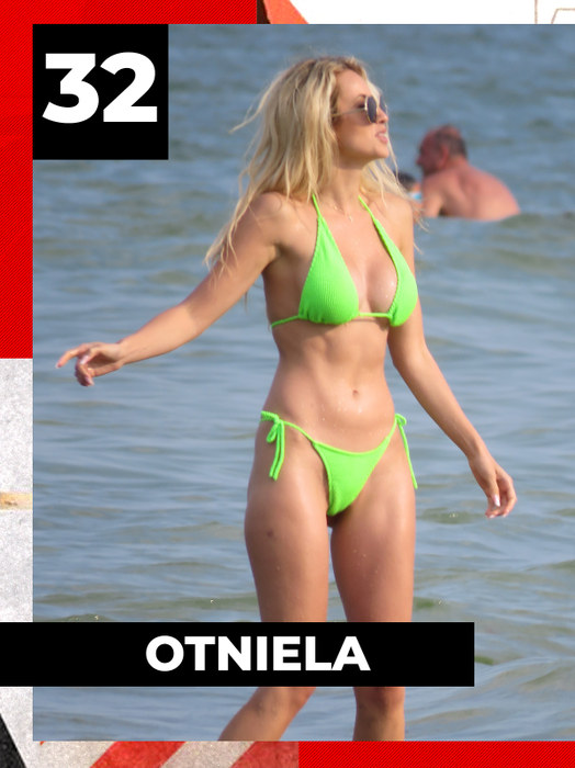Top sexy-vedete de la noi, care au greșit mărimea slipului. Fanii de pe plajă au crezut că nu văd bine