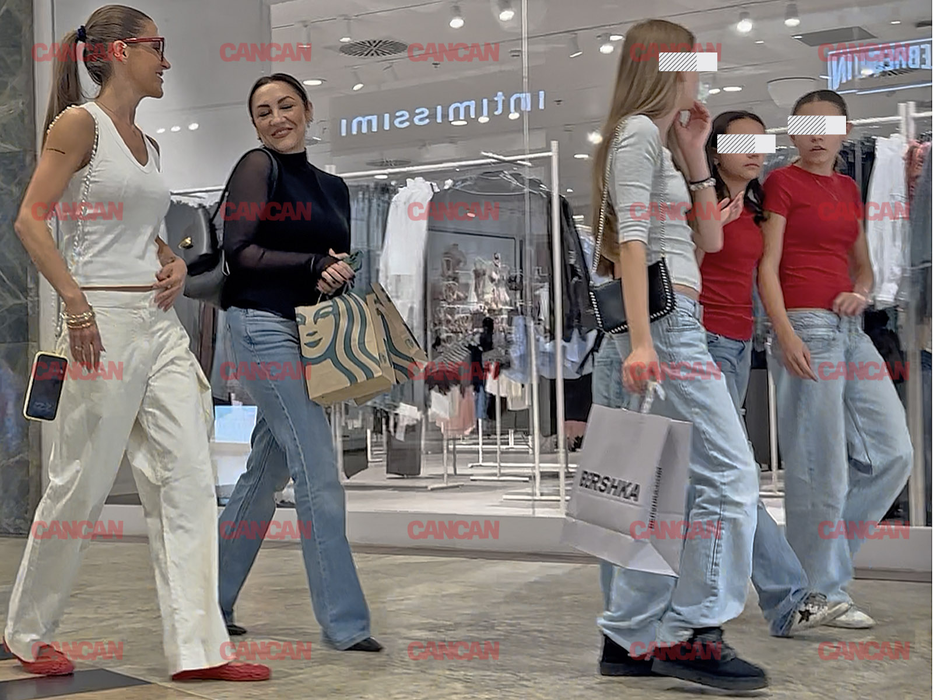 Andra Măruță și fiica ei, Eva, la shopping în Băneasa