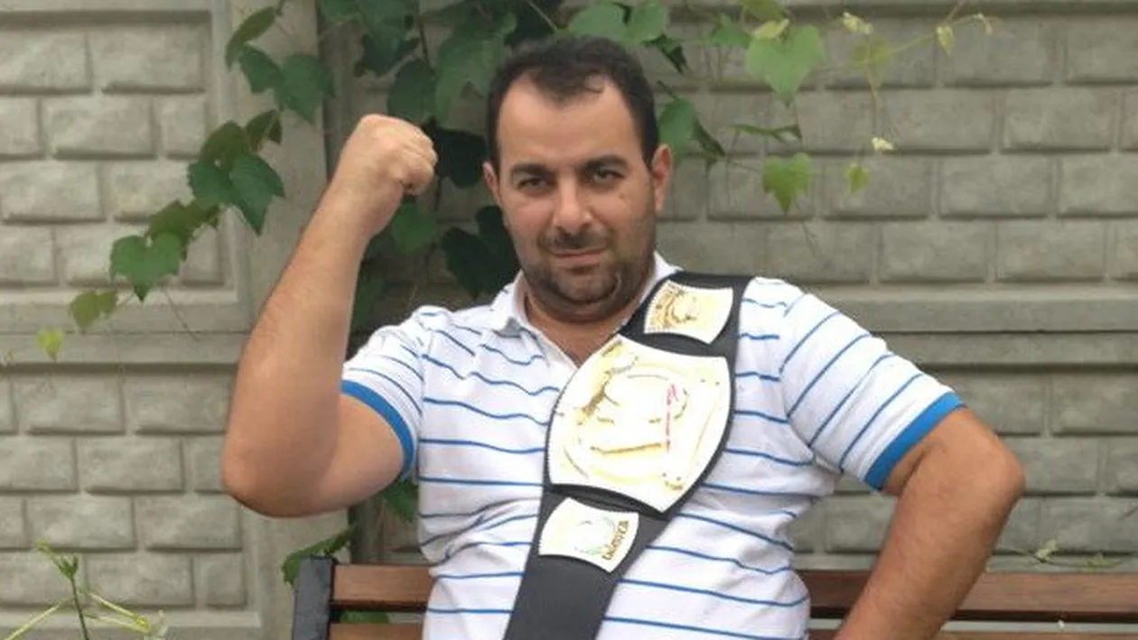 Regele tiganilor s-a distrat de minune la piscine alaturi de sotie si de copii. Daniel Cioaba este un familist convins