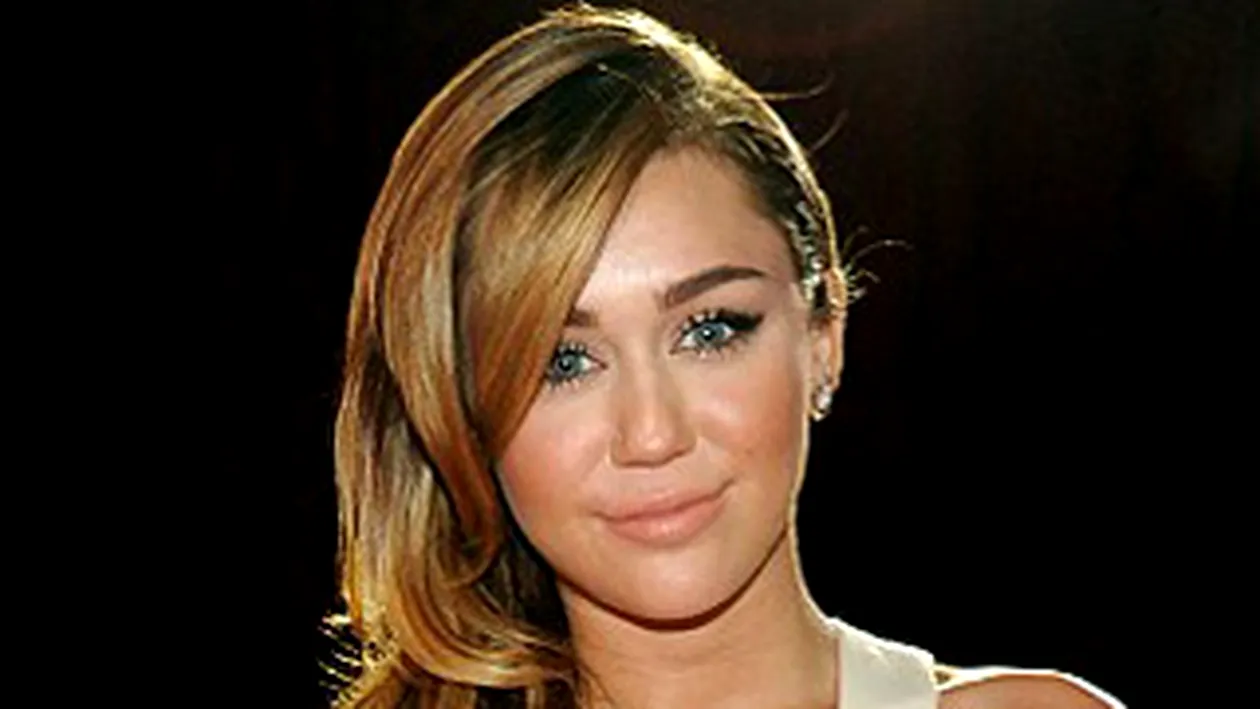 Miley Cyrus dezvaluie amanunte picante despre prima experienta sexuala de platoul de filmare, dar si din viata reala!