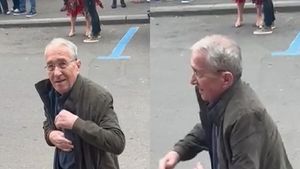 Imagini inedite cu Valentin, fiul fostului dictator Nicolae Ceaușescu. Cum a fost surprins la premiera documentarului despre viața lui Ilie Năstase