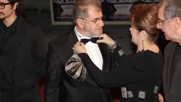 Natasa Raab are grija ca Florin Zamfirescu sa fie prea bun, prea ca la tara! Ii aranjeaza tinuta la un eveniment!