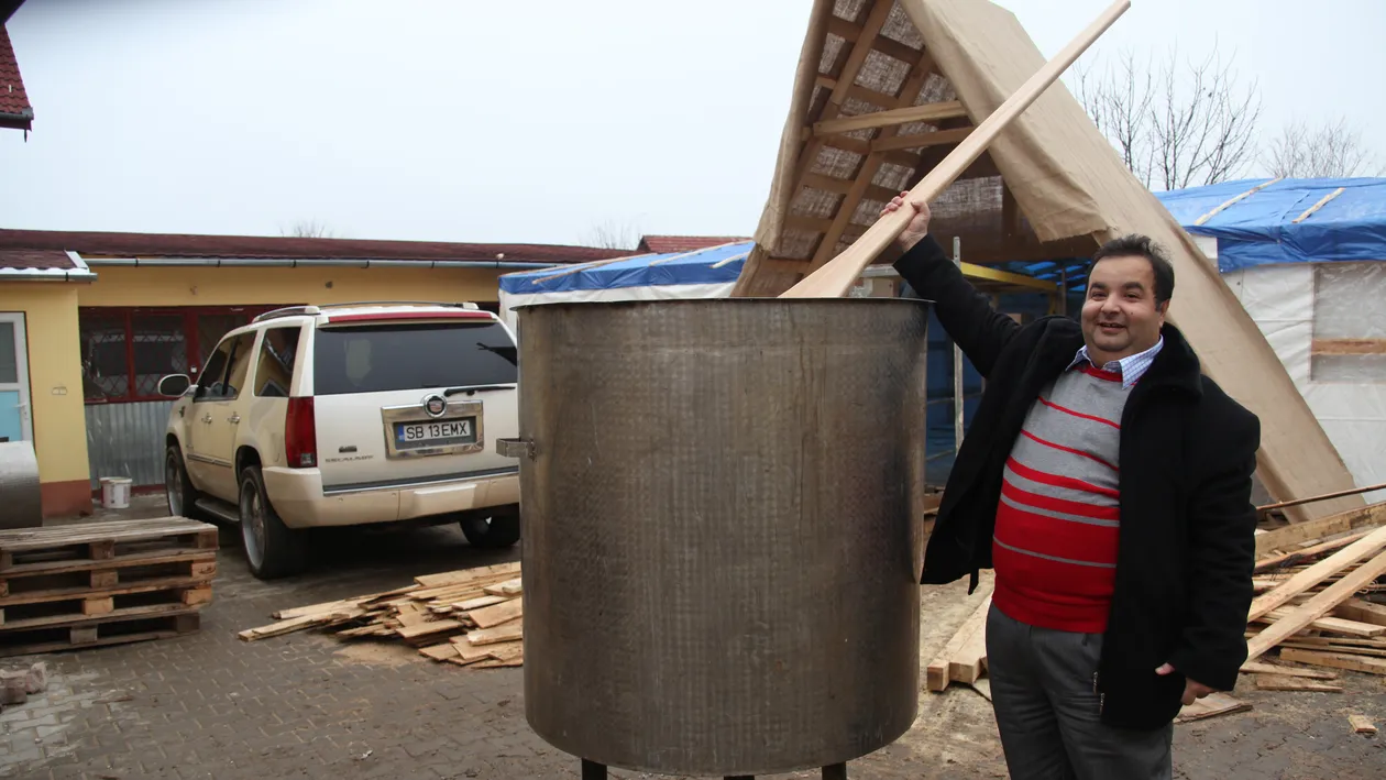 Oferta anului! Regele Cioaba vrea sa faca o Cina Romani cu gaina Iuliei Albu! Ii da pe LouLou o punguta cu doi galbeni!