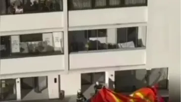 Un bărbat din Vâlcea s-a aruncat de la etajul 3 al blocului în care locuia. Ce a scris în biletul de ADIO