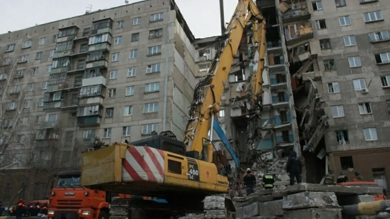 Un bloc a sărit în aer! O femeie a murit, alte persoane au fost rănite