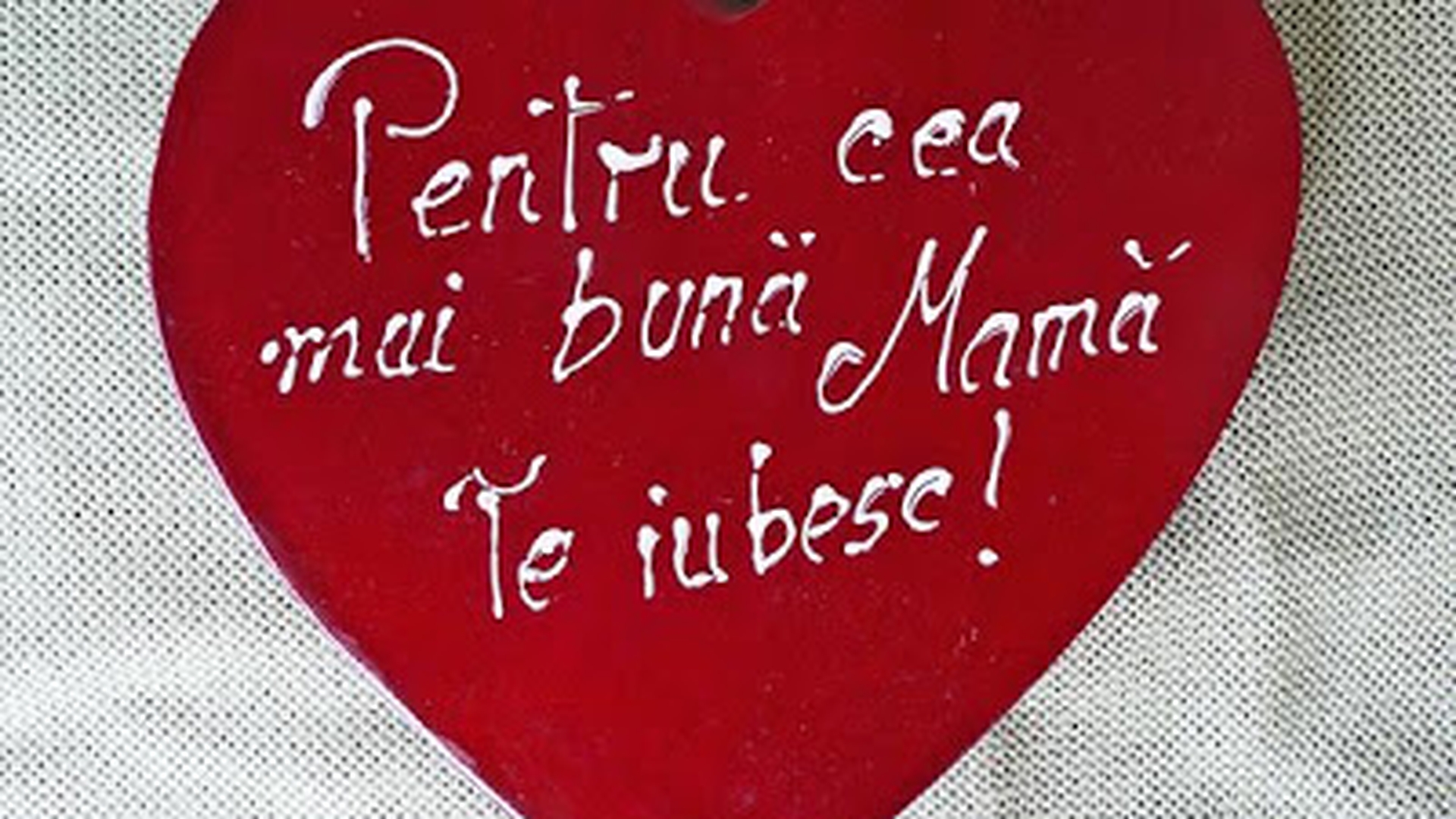 La mulţi ani tuturor mamelor, soţiilor, iubitelor şi prietenelor! Ce înseamnă de fapt 8 martie şi de ce trebuie să dăruim flori!