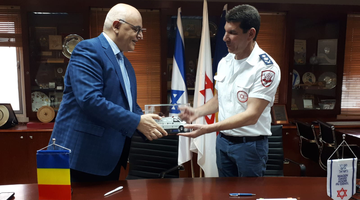 Raed Arafat (stânga) este secretar de stat în MAI