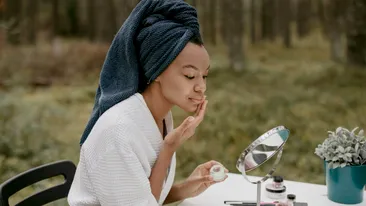 (P) Creme de față hidratante – cum să-ți menții pielea hidratată pe tot parcursul anului