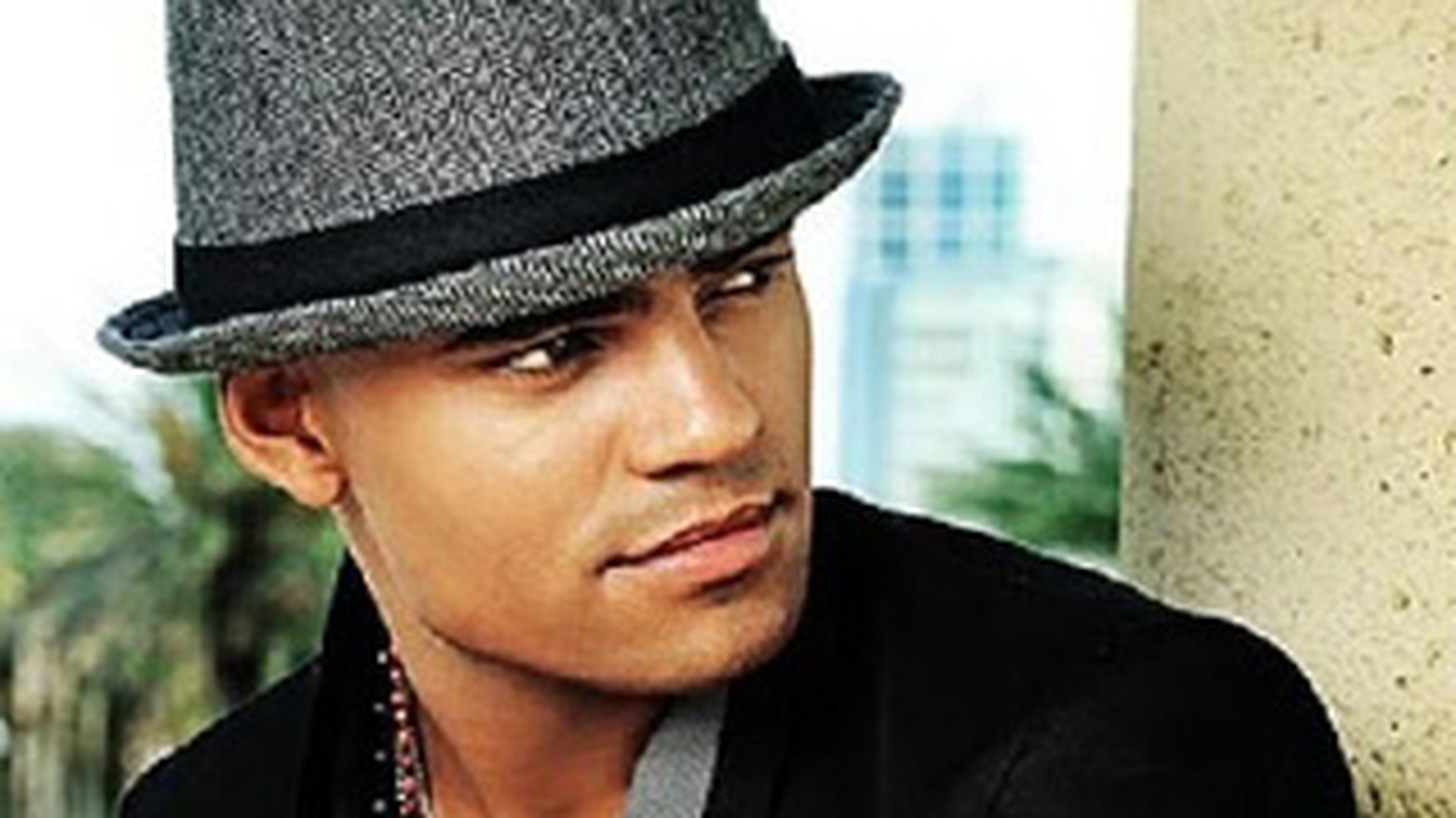 Mohombi are pretentii culinare excentrice in Romania. A cerut sa manance "fufu" si "pondu"