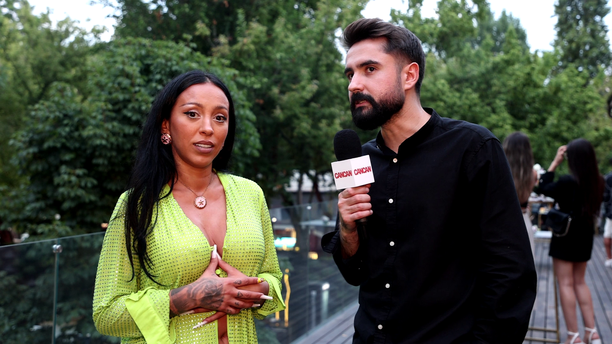Ruby: "Ies cu dreptul din casă, dar când dau la pedale prefer să încep cu stângul, când merg cu bicicleta, destul de rar!" (Foto: captură video)