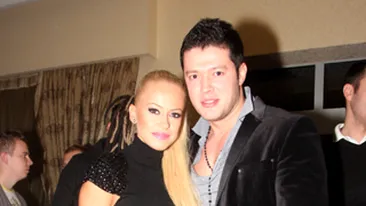 Anda Adam isi lauda iubitul: Victor este un barbat intelept