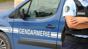 De râsul curcilor! Trei hoți au fost prinși de polițiști după ce le-au găsit declarațiile pe proprie răspundere. Le-au pierdut la locul faptei