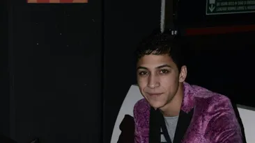 Pustiul teribil al manelelor joaca tare! Babi Minune fumeaza si bea de stinge!