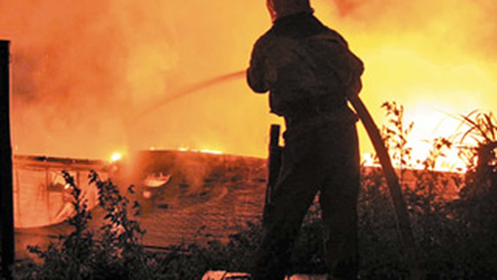 Trei case din Targoviste, afectate de un incendiu puternic