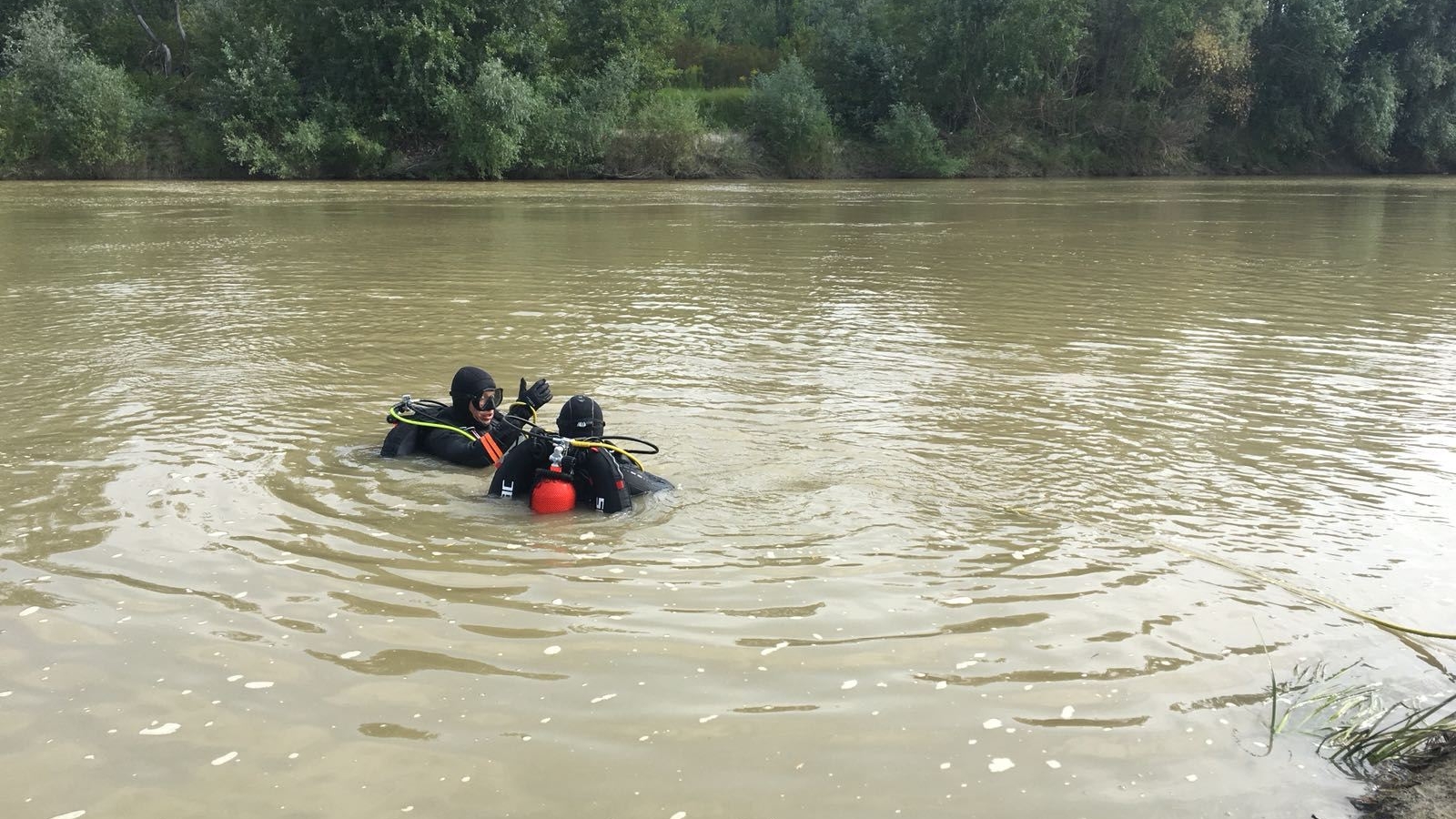 Băiatul de 11 ani dispărut în râul Siret, lângă Roman, a fost găsit înecat. Mama s-a l-a văzut plutind pe apă și a alertat autoritățile