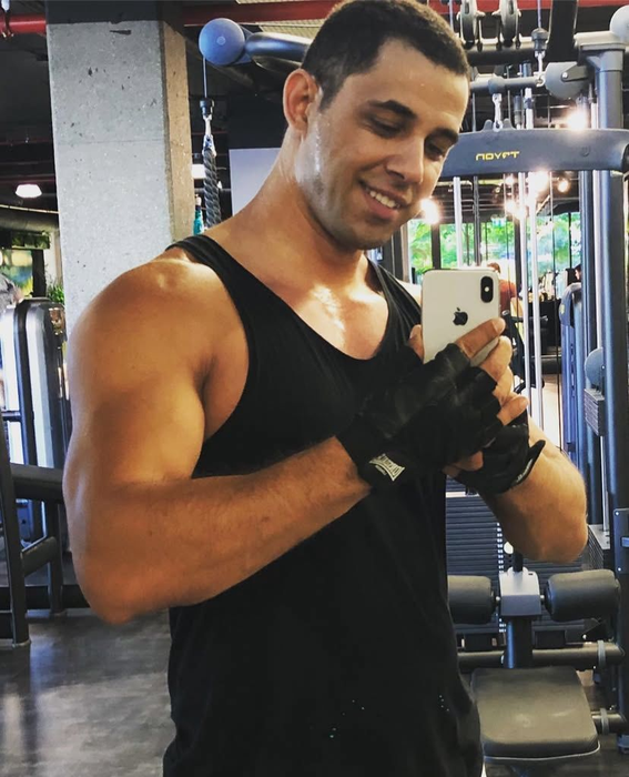 Alex Asharf a trecut pragul salonului de masaj al Alinei Plugaru. (sursă - instagram.com)