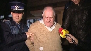 Un barbat din Capitala si-a ucis sotia si pe prietena acesteia, care a fost martora la crima