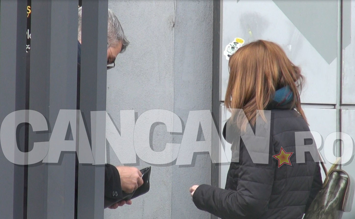 CANCAN.ro l-a filmat într-o ipostază uluitoare pe Dragoş Pîslaru, la nici o oră după ce i-a predat ”ştafeta” Olguţei Vasilescu. Ministrul Muncii a plecat de la birou cu RATB-ul  şi s-a oprit la… covrigi!