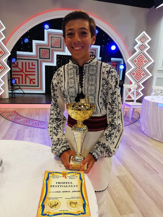 Camil participă frecvent la festivaluri de folclor, de unde pleacă întotdeauna cu premii