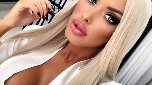 Loredana Chivu a ieșit la atac! Blondina o dă în judecată pe Doinița Oancea, după ce a jignit-o public. „Să fie foarte atent la ceea ce scoate pe gură.”
