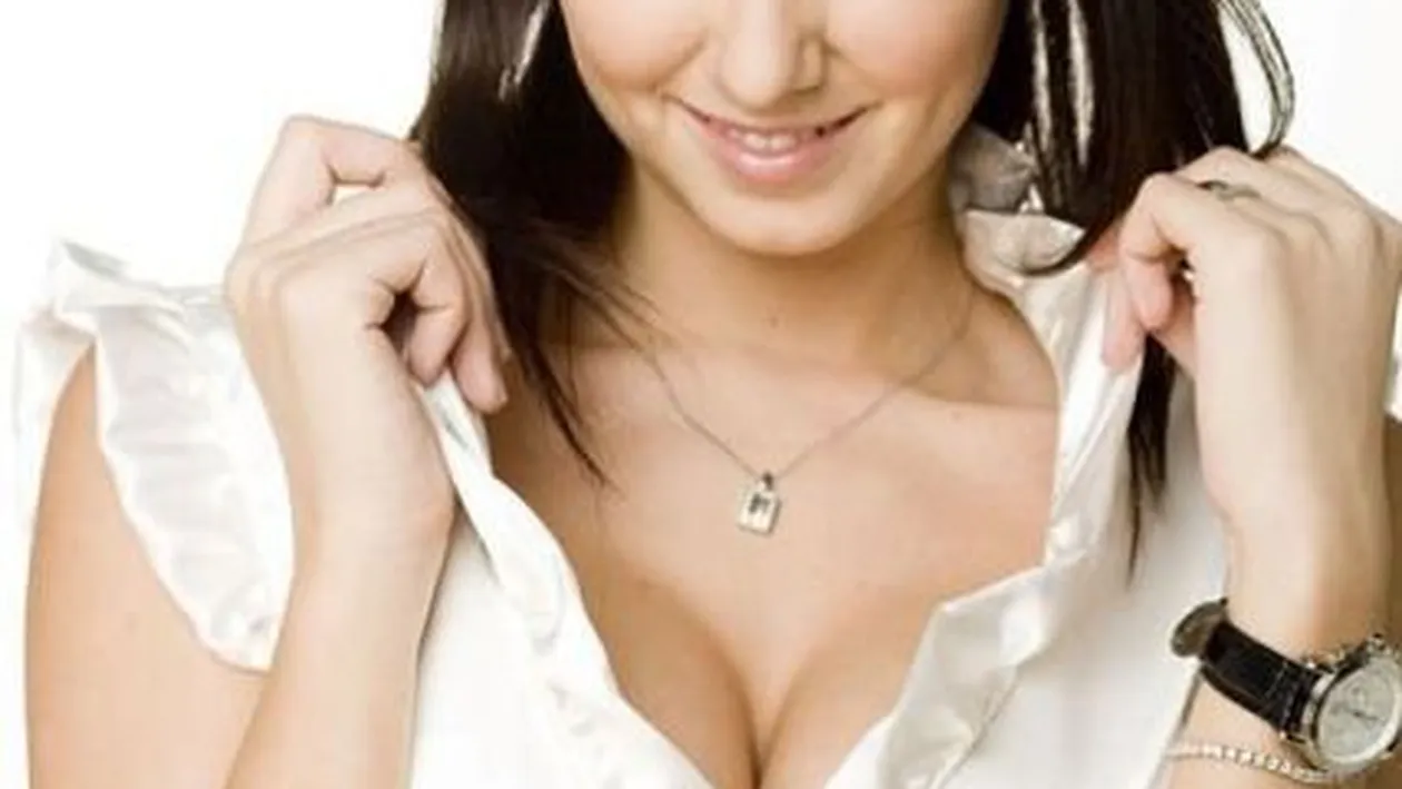 Roxana Ionescu a fost şi brunetă şi şatenă şi blondă. Orice şi-ar face, e tot neschimbată!