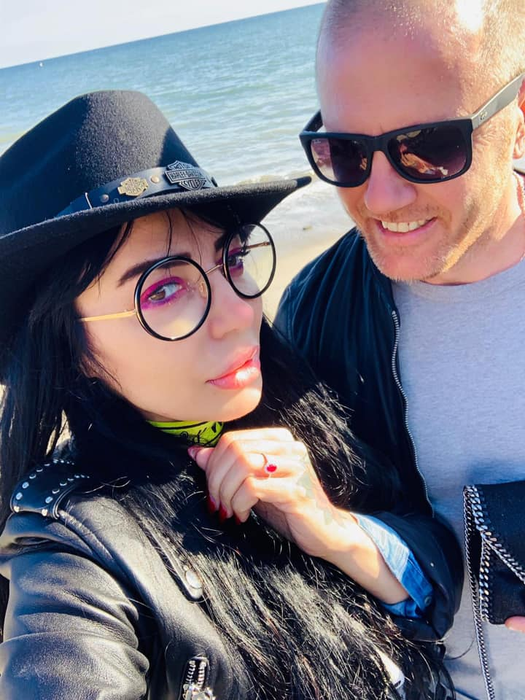 Dj Wanda se mărită! Vedeta a fost cerută în căsătorie pe o plajă din Malibu