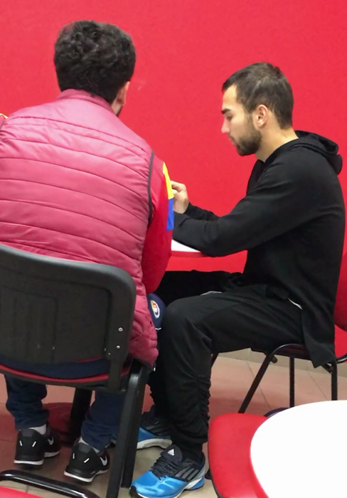 Alex Iordănescu studiază cu atenţie oferta