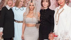 VIDEO / Pictorial strălucitor! La propriu! Kim Kardashian "îmbrăcată" doar în sclipici. Bărbaţii s-au înfierbântat când au văzut imaginile