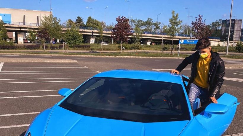 Sebastian Dobrincu a dat alergatul în parc pe alergatul cu mașina! IMAGINI EXCLUSIVE cu bolidul de peste 200.000€