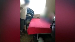 Episod șocant! Un copil de 4 ani, snopit în bătaie de propria mamă. VIDEO